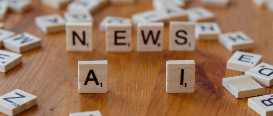 Peças de jogo de palavras formando os termos “AI” e “NEWS” sobre uma superfície clara.